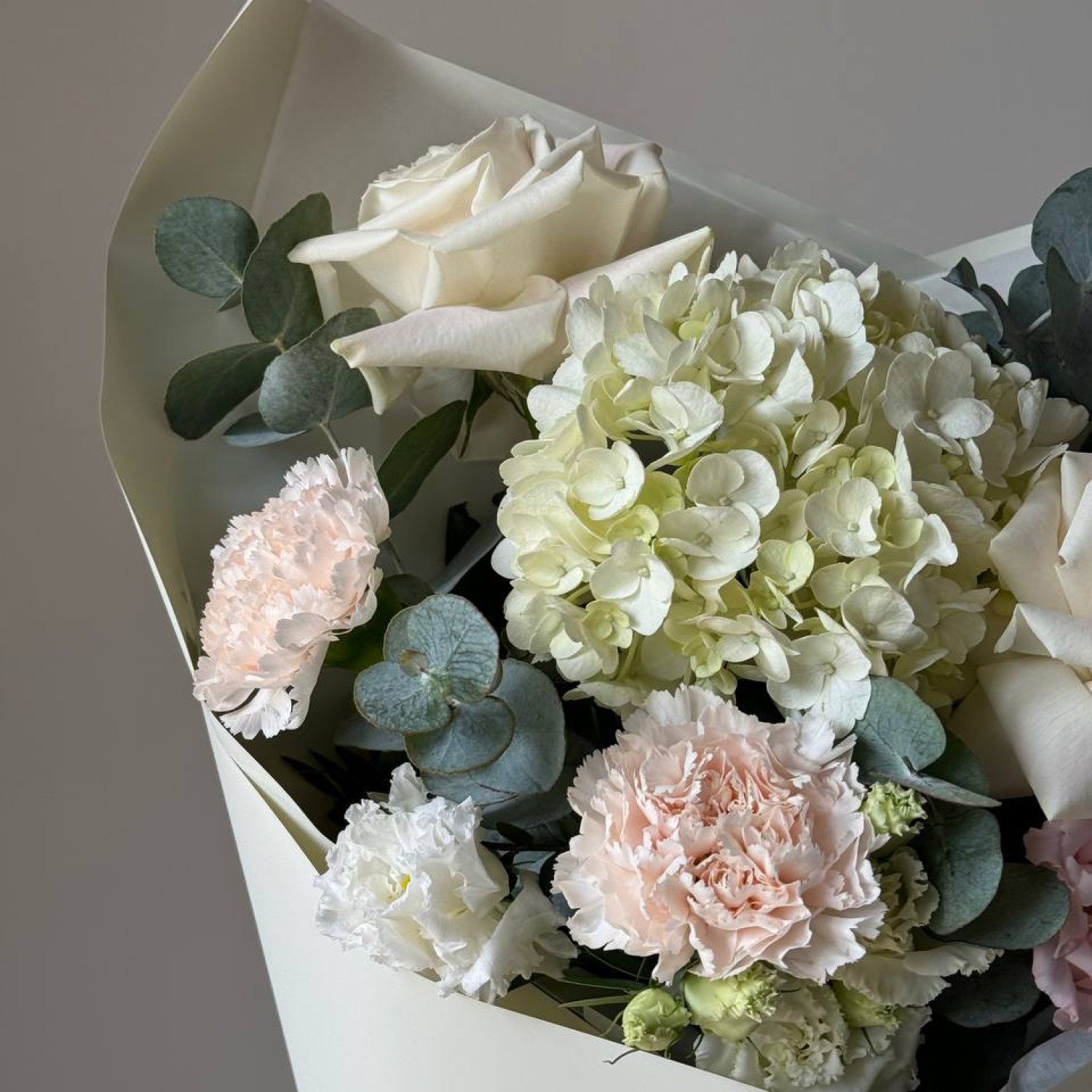Авторский букет с пионовидной розой Плайя Бланка