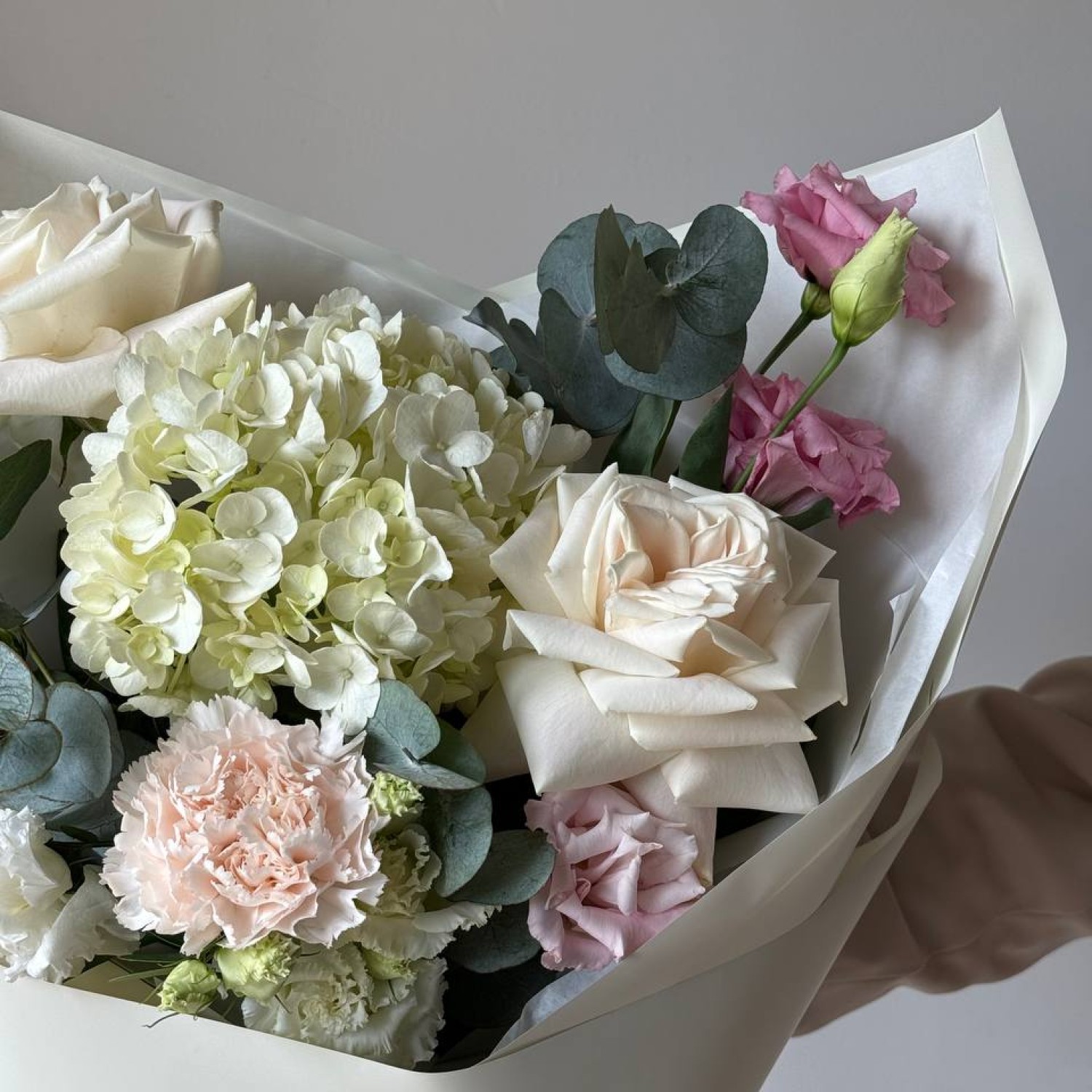 Авторский букет с пионовидной розой Плайя Бланка