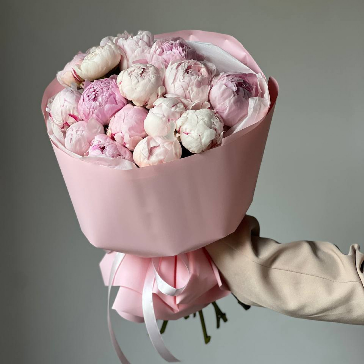 Монобукет из 15 нежных пионов