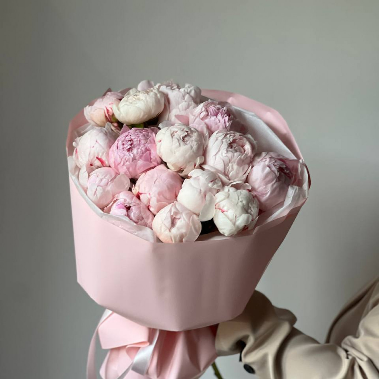 Монобукет из 15 нежных пионов