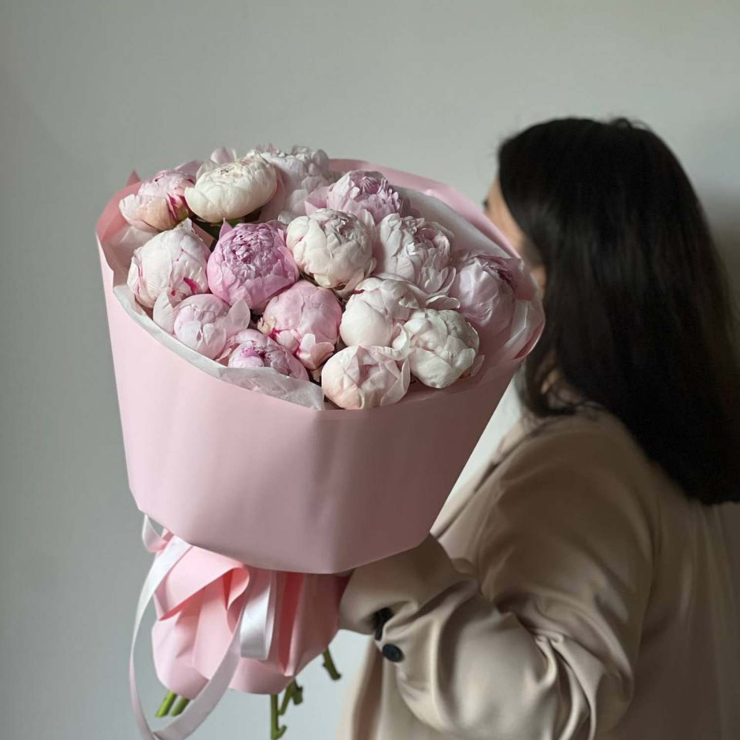 Монобукет из 15 нежных пионов