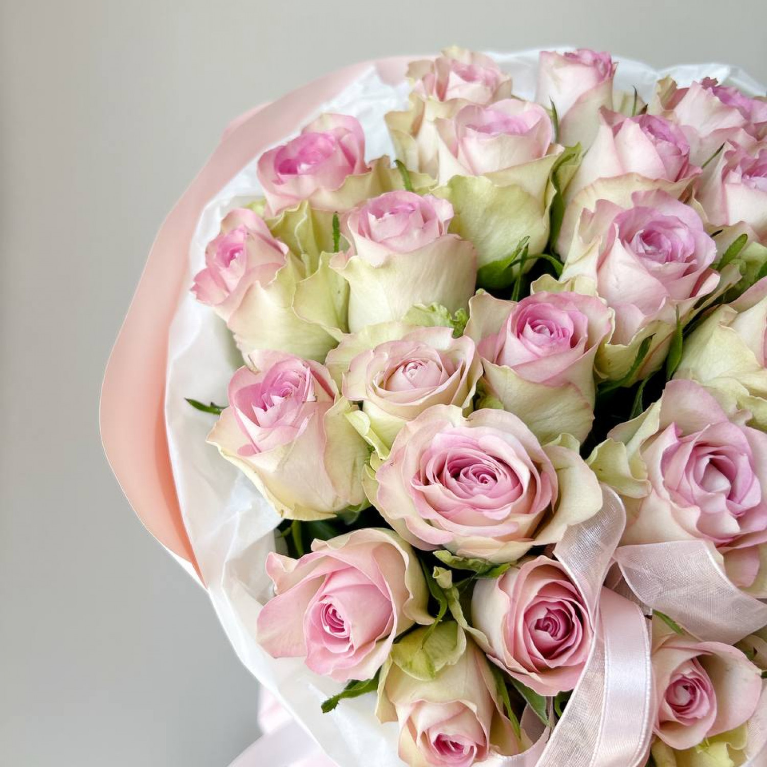 Монобукет из 35 нежных роз 40 см