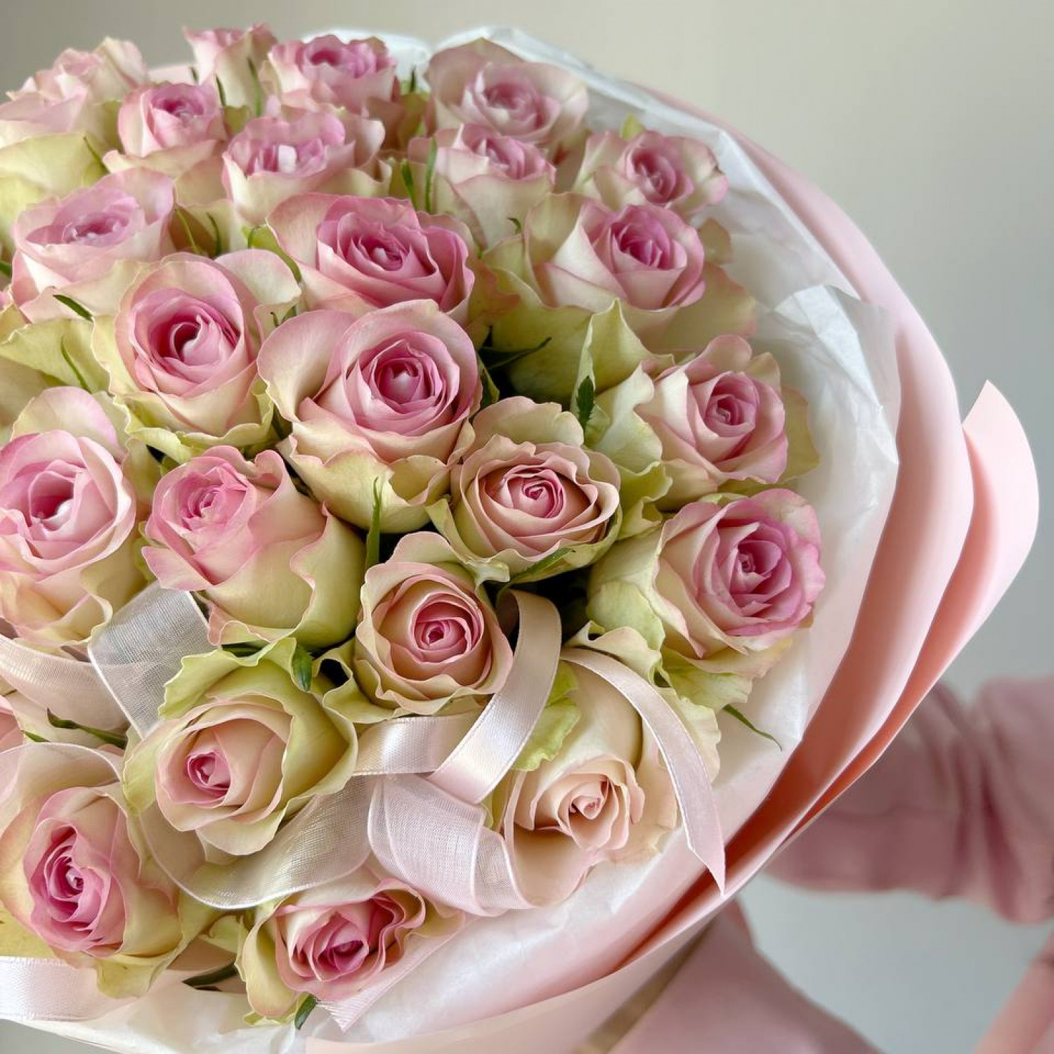 Монобукет из 35 нежных роз 40 см