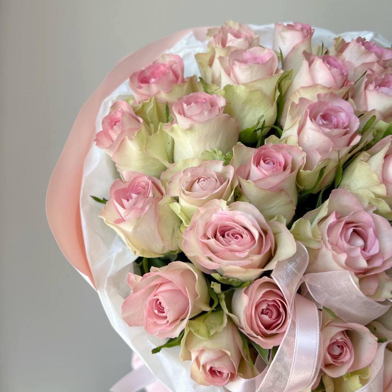 Монобукет из 35 нежных роз 40 см