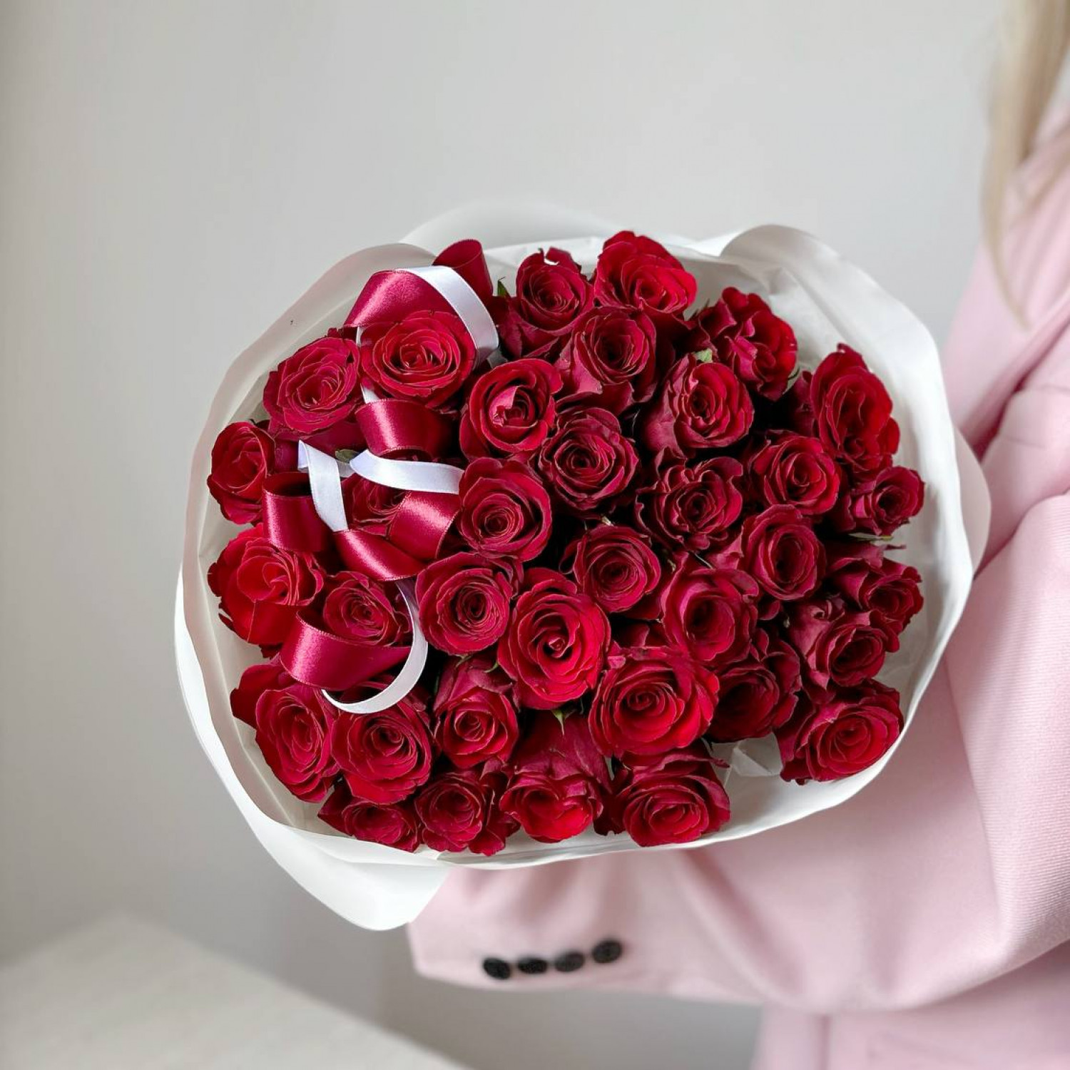 Монобукет из 35 красных Кенийских роз 40 см