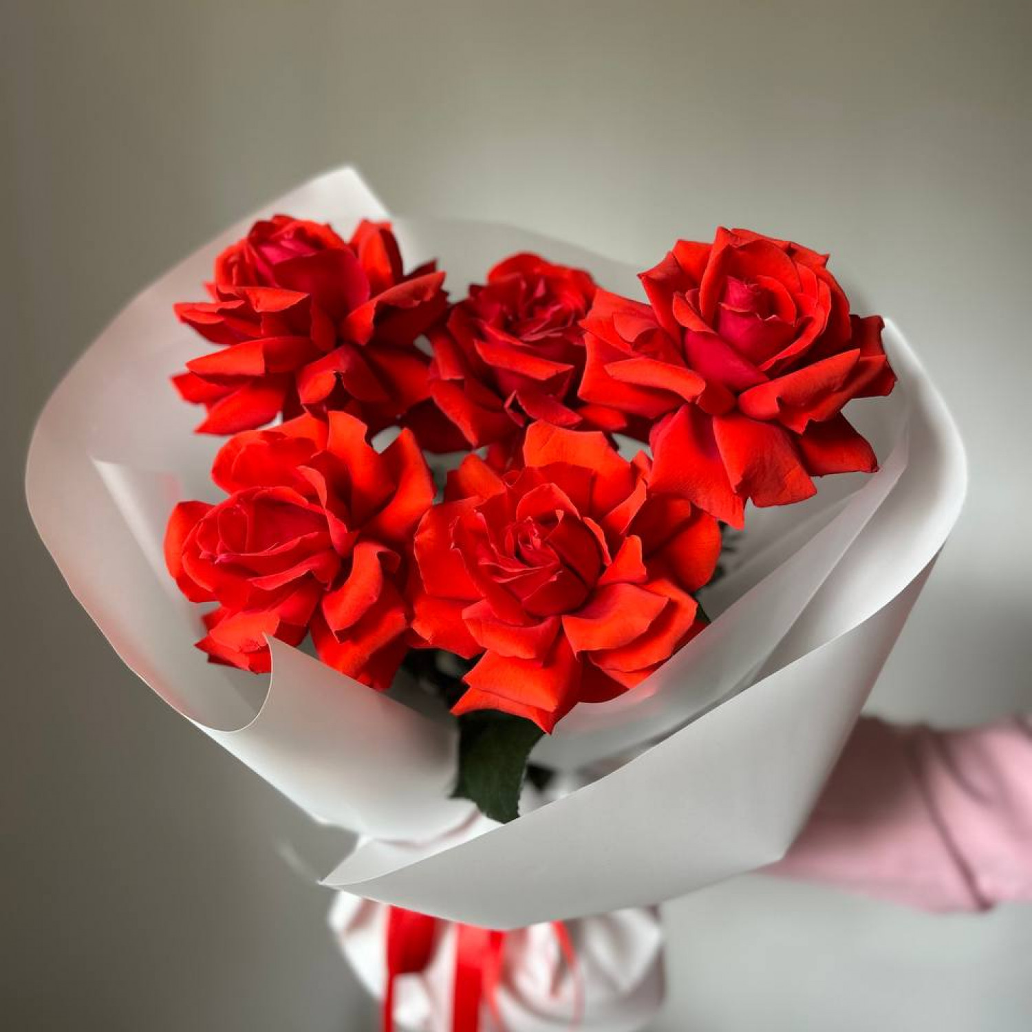 Монобукет из 5 красных французских роз №58