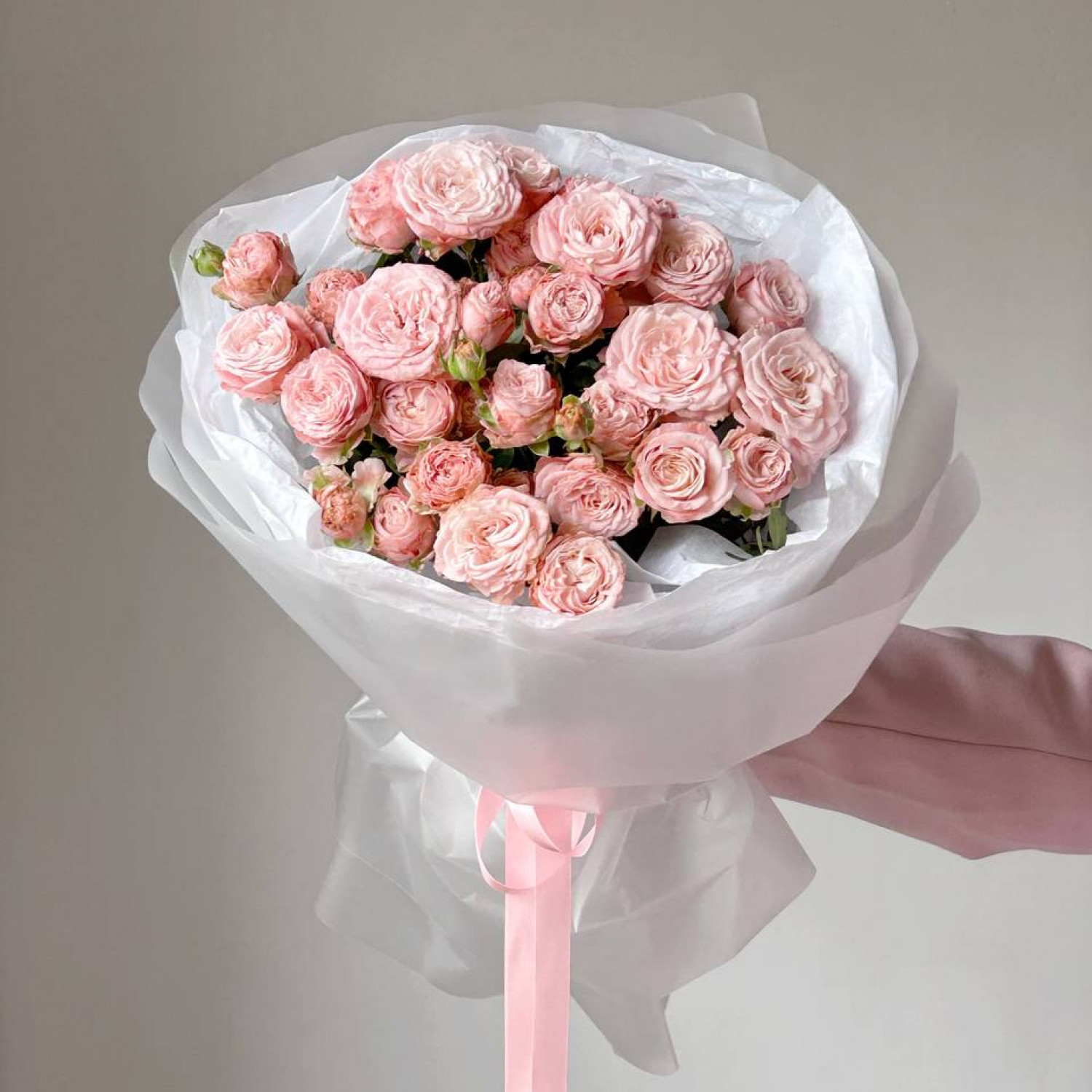 Монобукет из 9 нежных кустовых роз Бомбастик №50