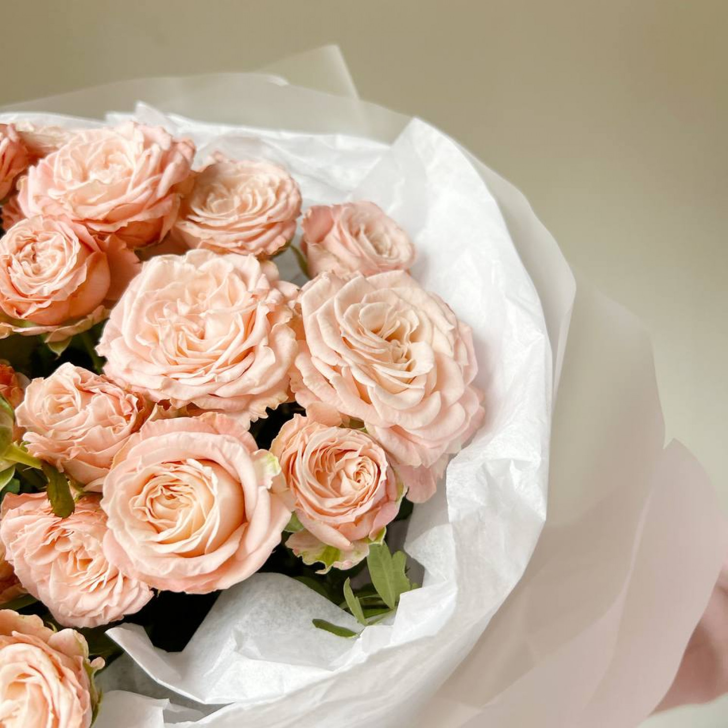 Монобукет из 9 нежных кустовых роз Бомбастик №50