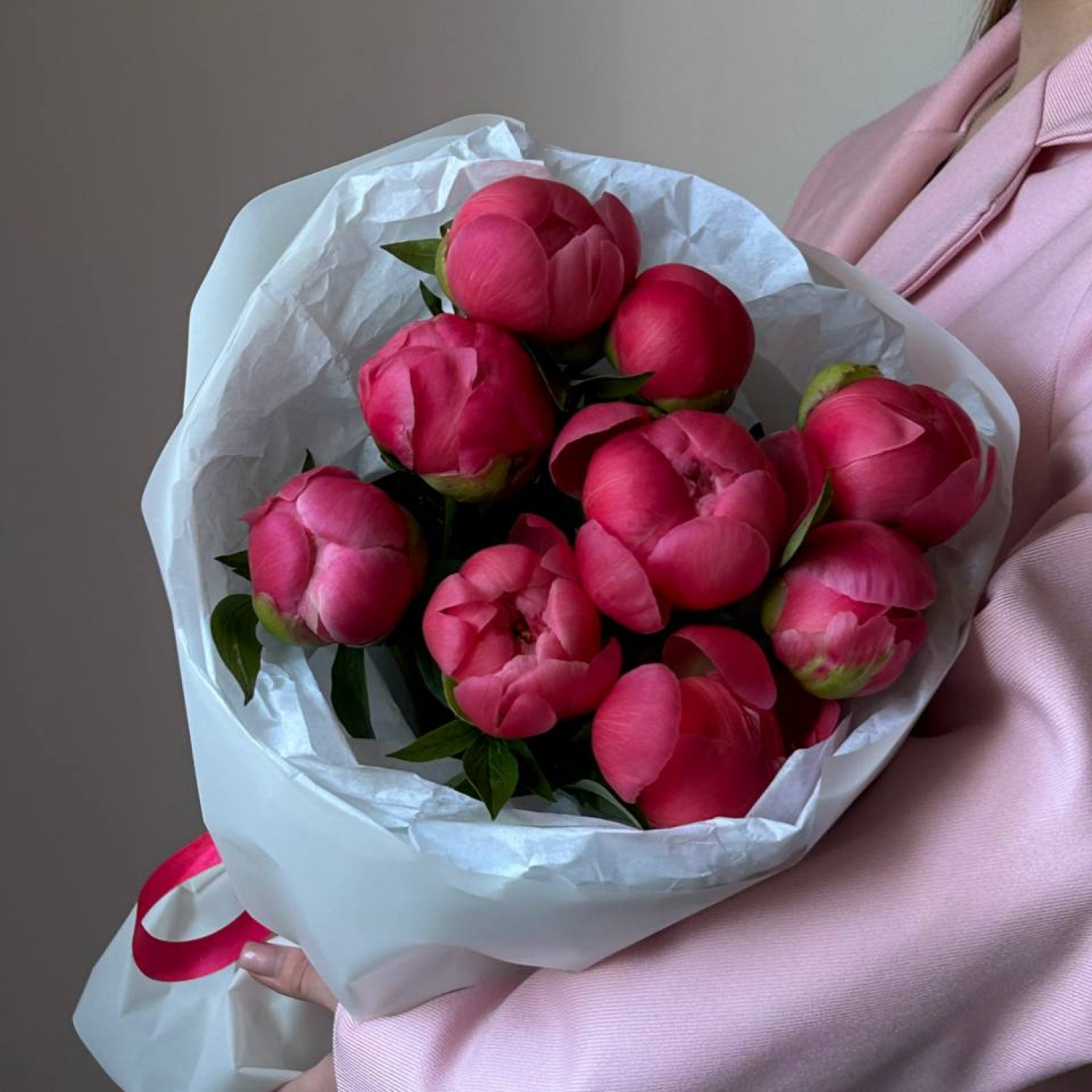 Монобукет из 9 пионов Корал Шарм №61