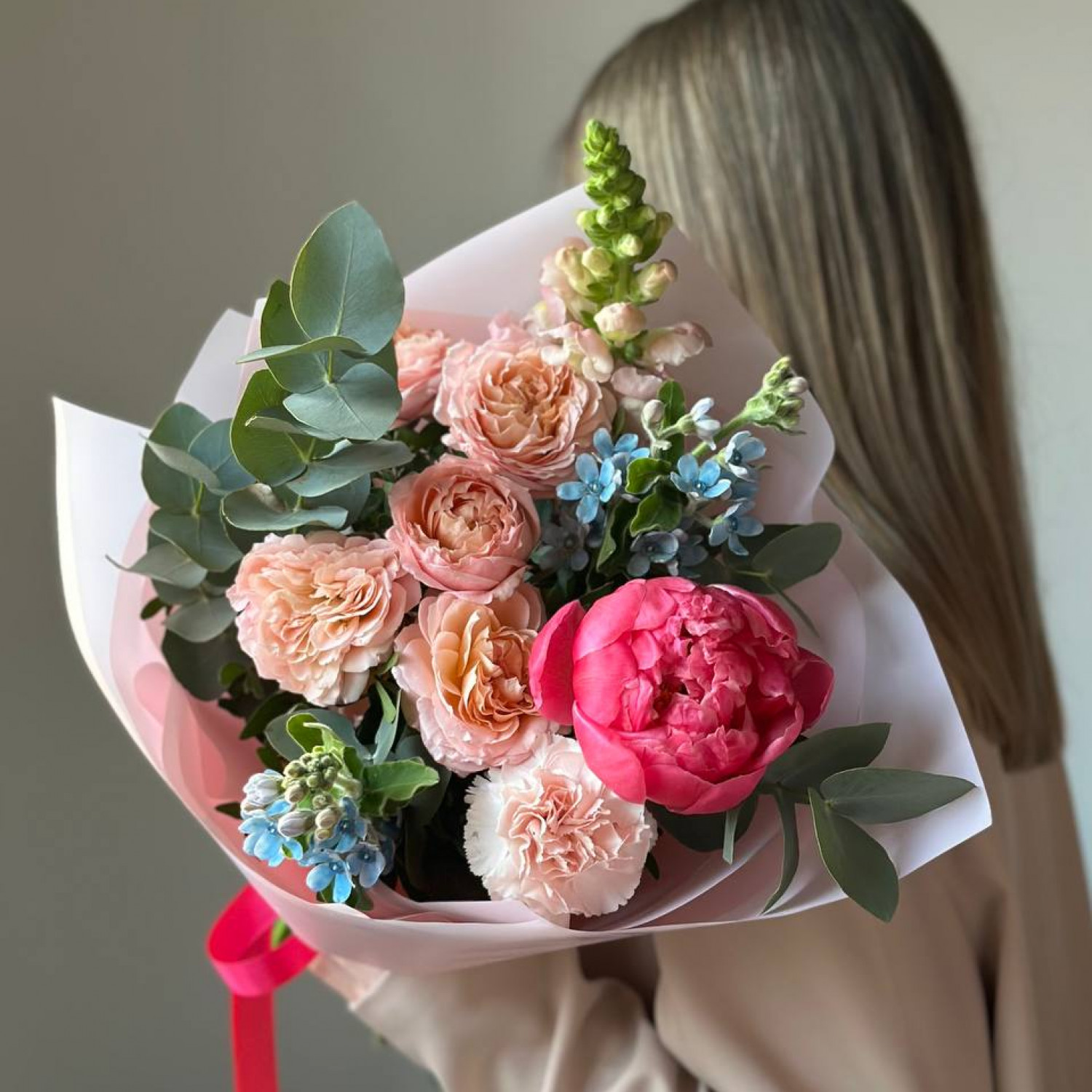 Авторский нежный букет с пионом №51