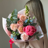 Авторский нежный букет с пионом №51