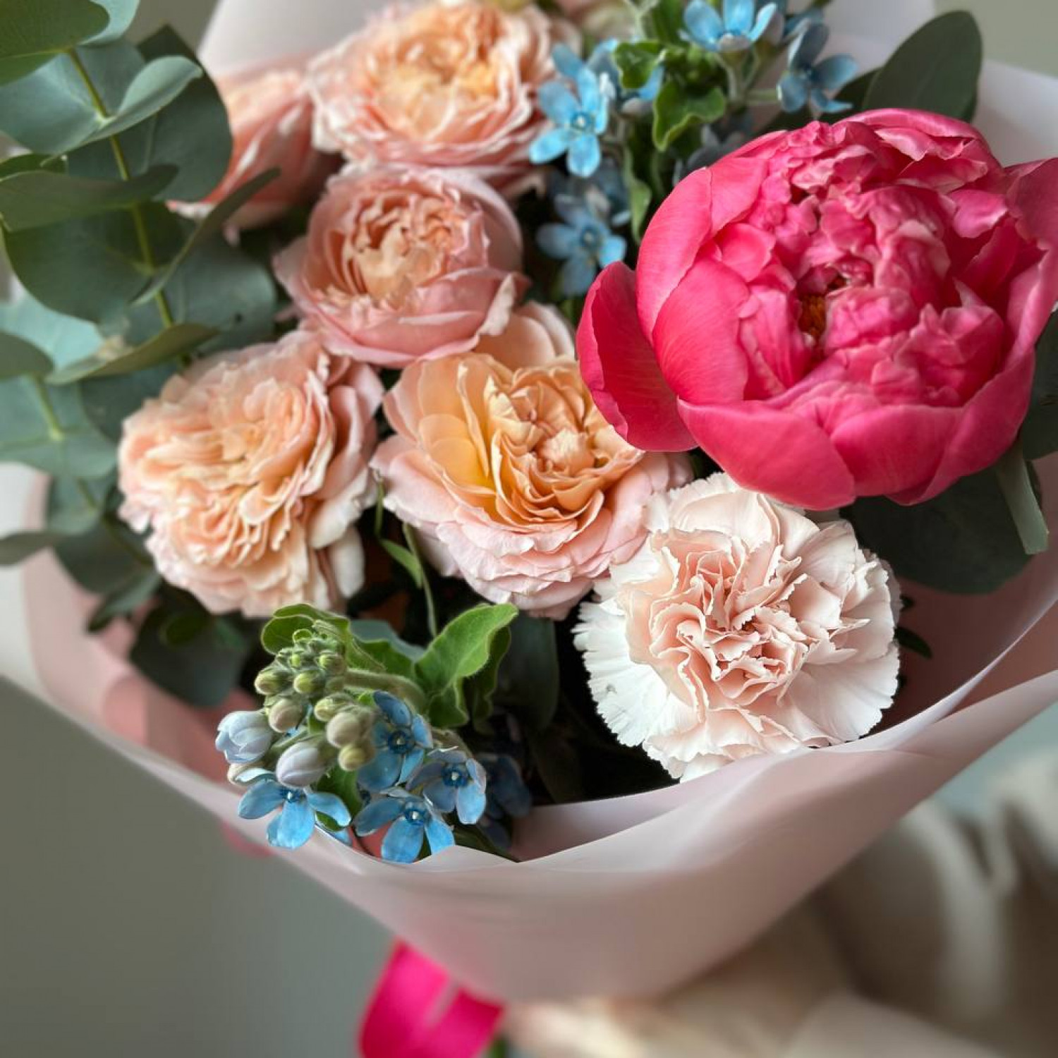 Авторский нежный букет с пионом №51