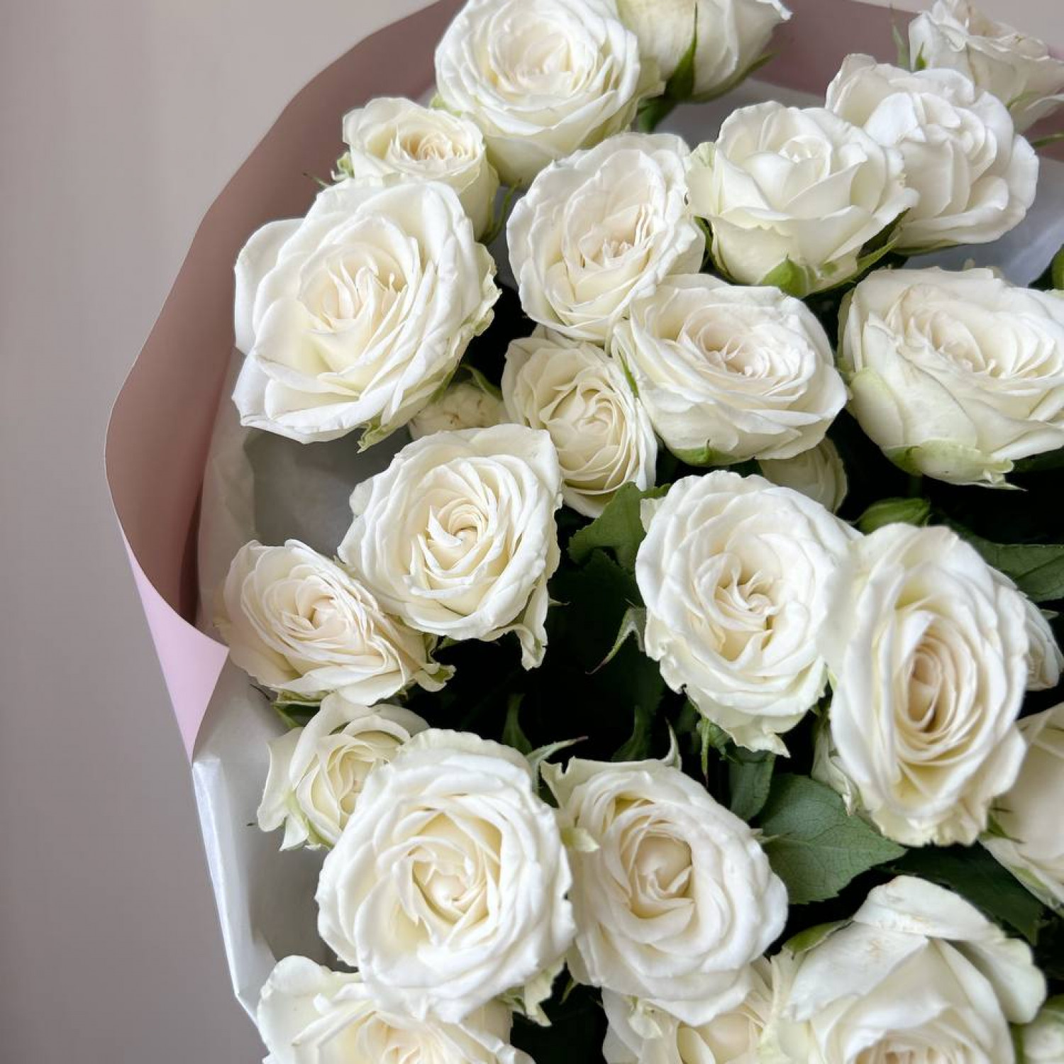 Монобукет из 9 кустовых белых роз №48