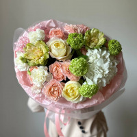 Авторский букет с пионовидными розами и вибурномом №42
