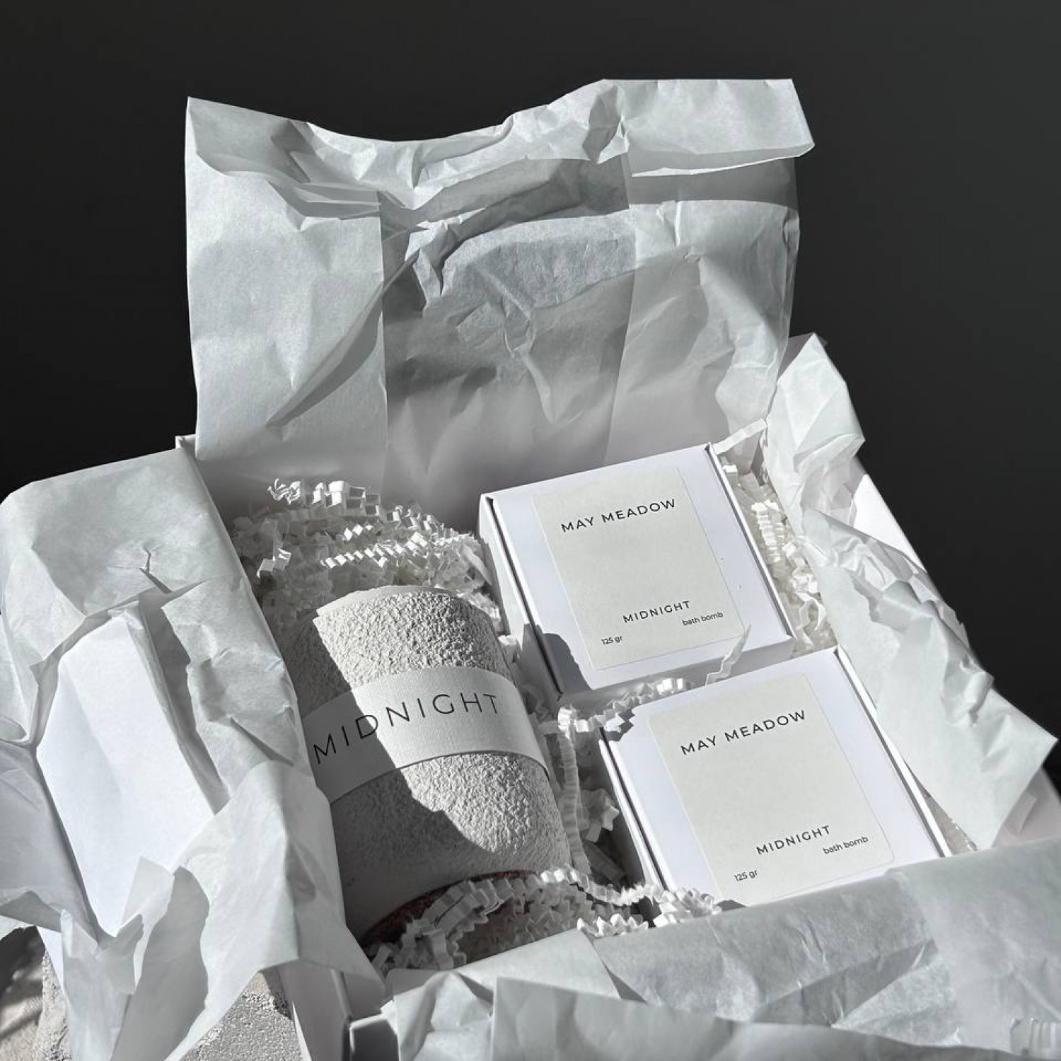 MAY MEADOV Набор подарочный 1 ароматическая свеча+2 бомбочки