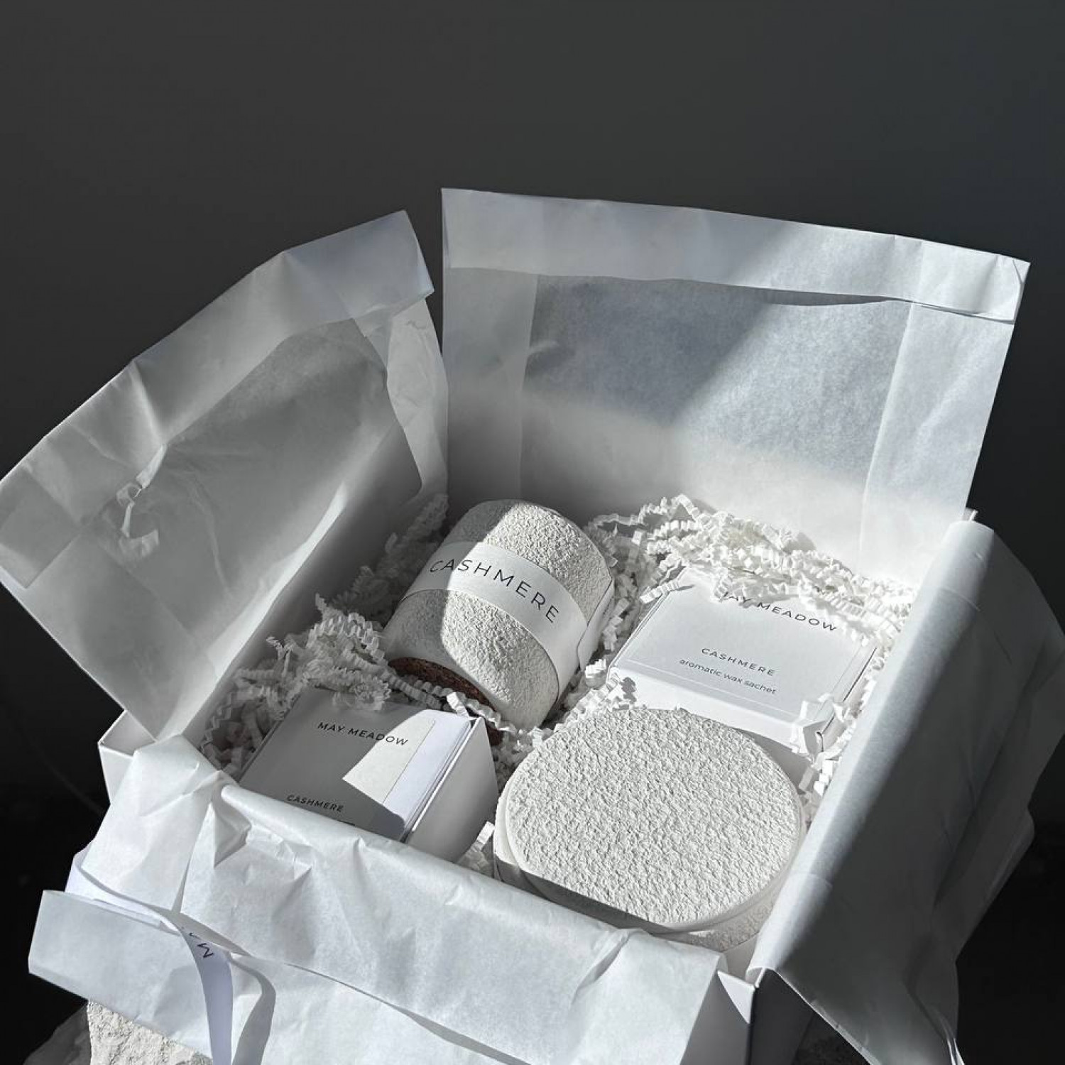 MAY MEADOV Набор подарочный 2 свечи +1 бомбочка + 1 саше