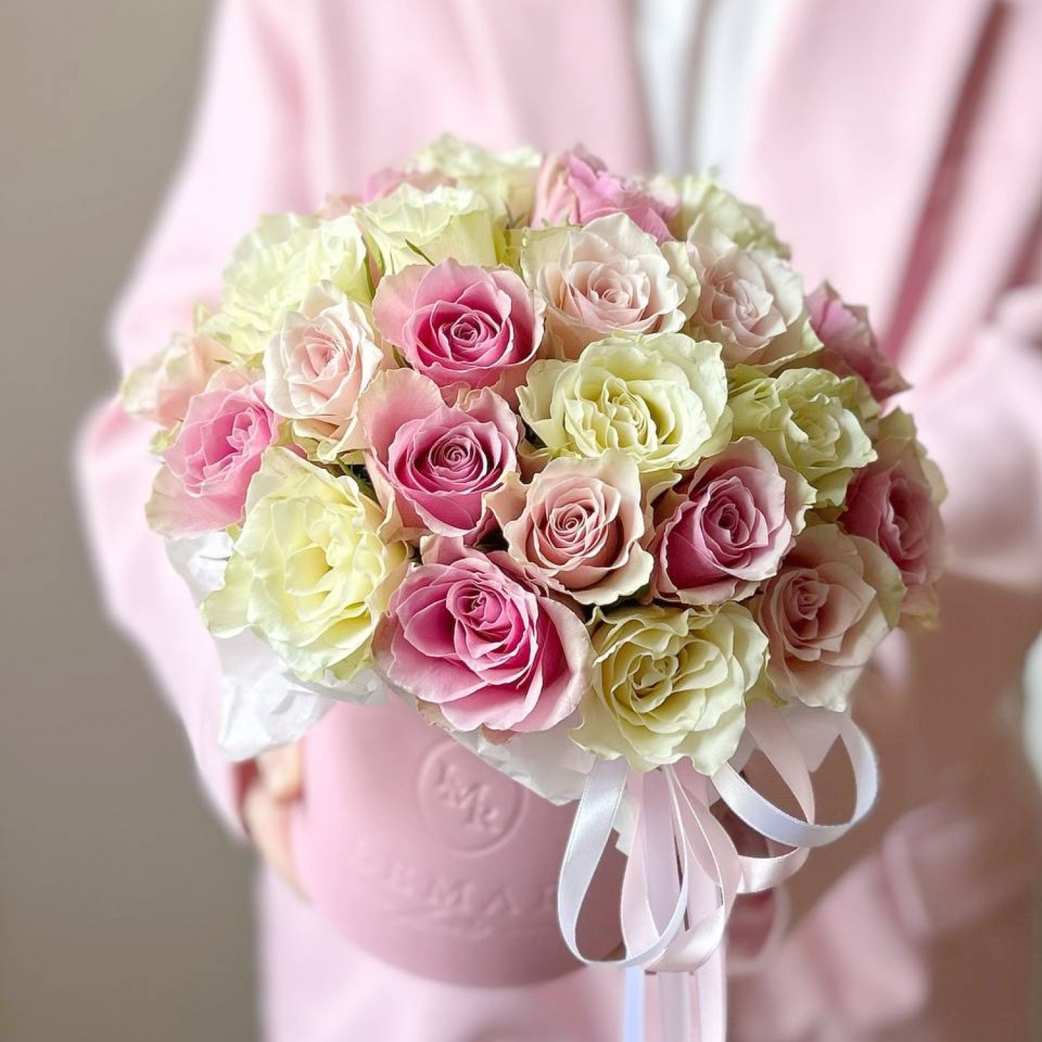 Нежная композиция из 31 розы в коробке