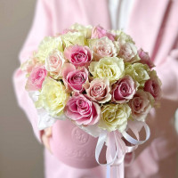 Нежная композиция из 31 розы в коробке