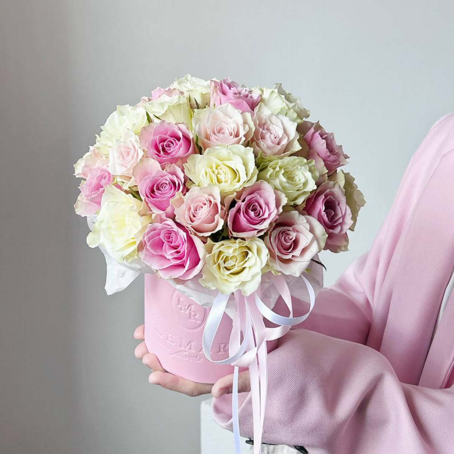 Нежная композиция из 31 розы в коробке