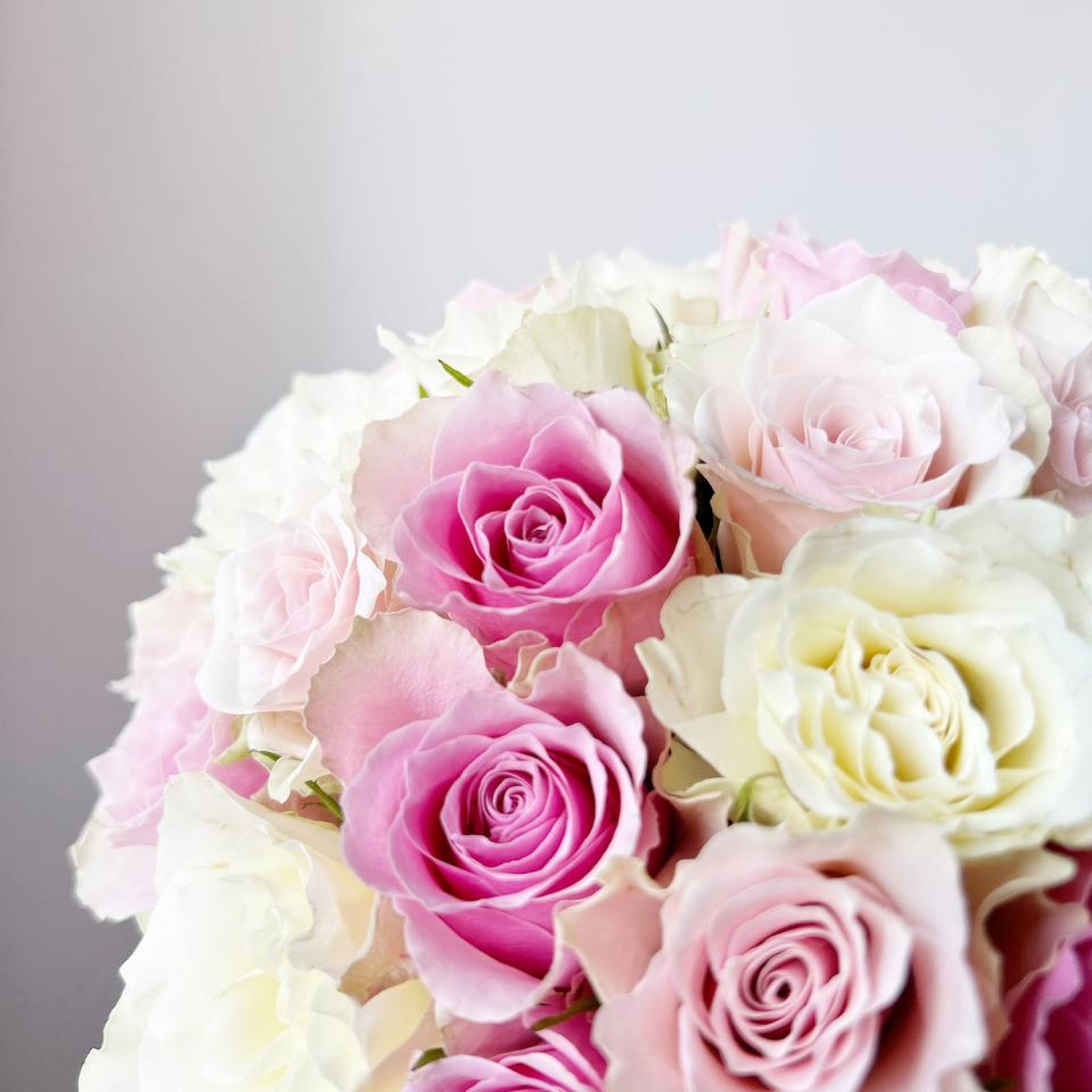 Нежная композиция из 31 розы в коробке