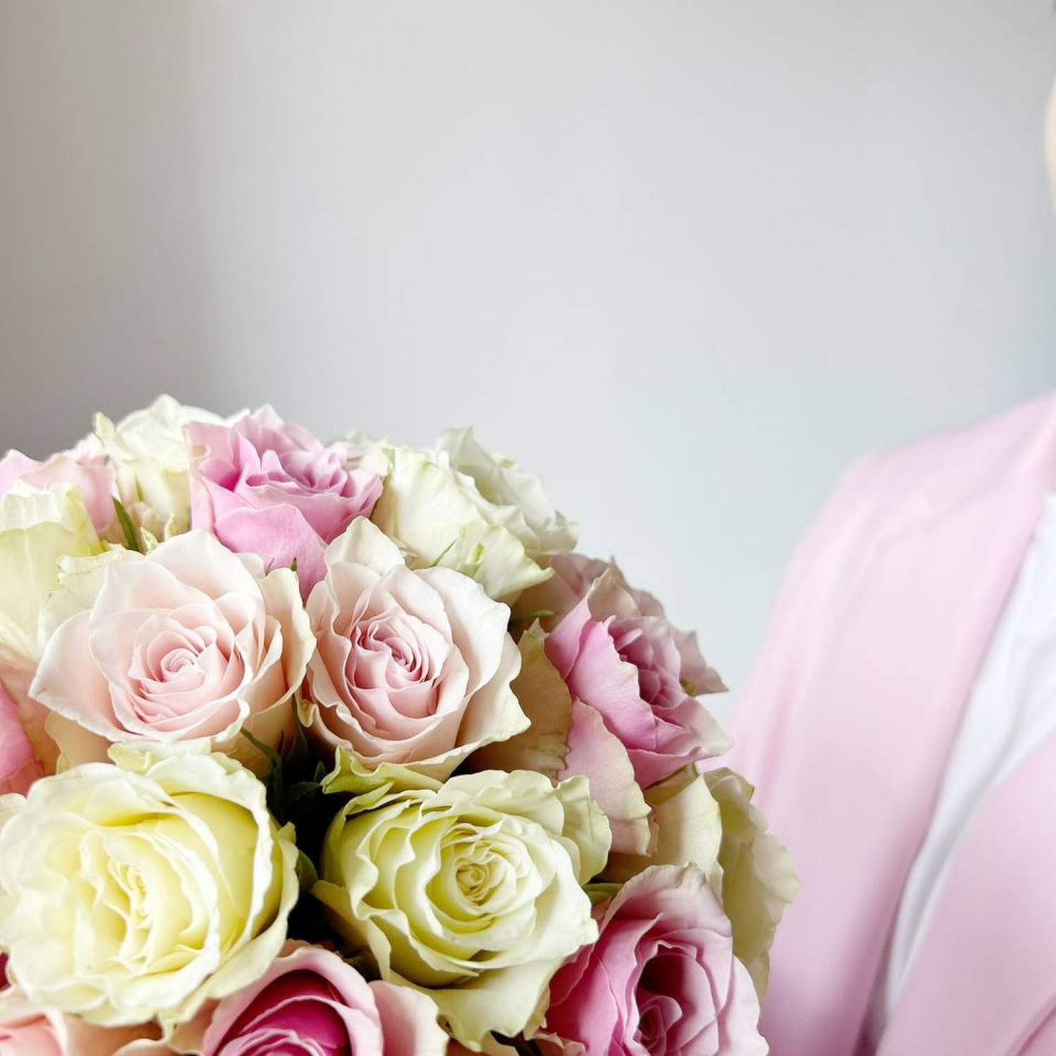 Нежная композиция из 31 розы в коробке