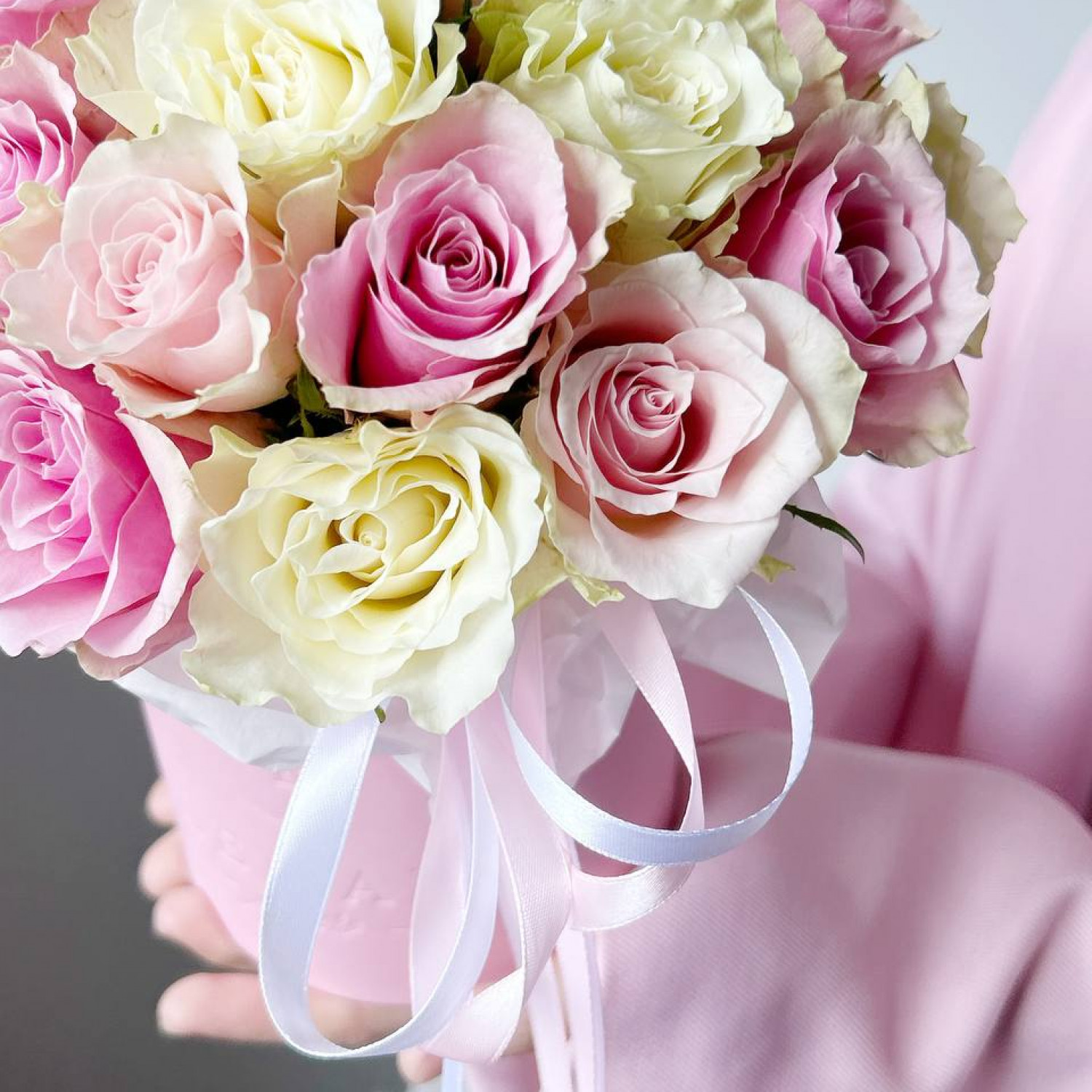 Нежная композиция из 31 розы в коробке