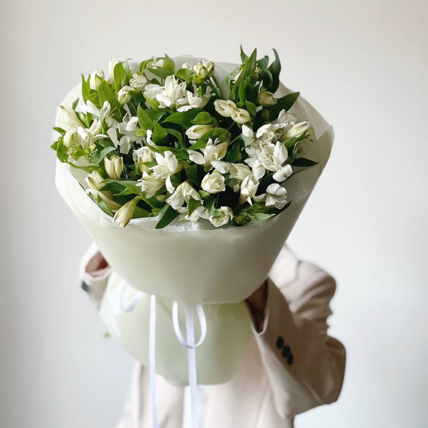 Монобукет из 11 белых Альстромерий