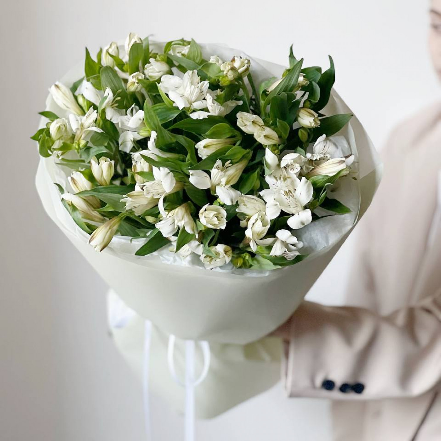 Монобукет из 11 белых Альстромерий