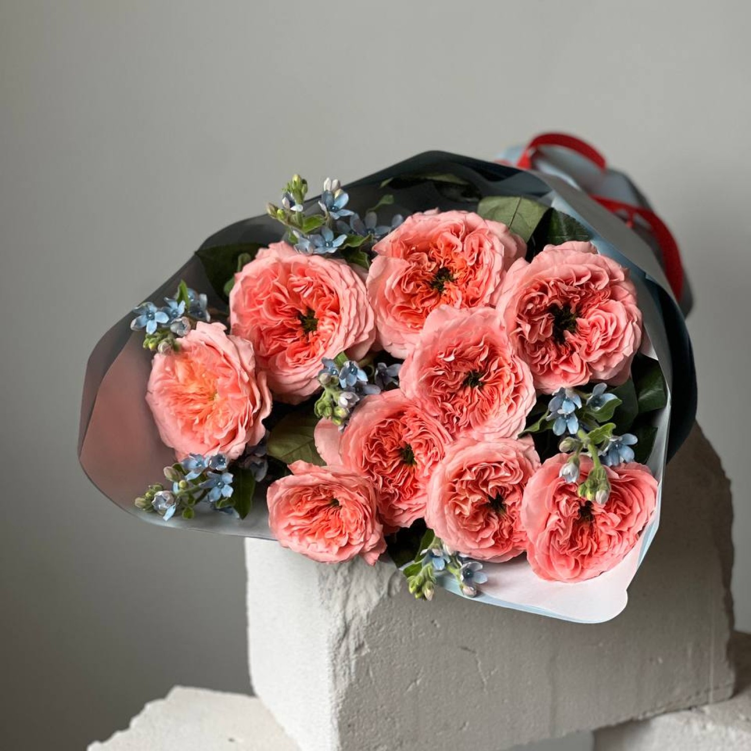 Букет из роз Мандарин Экспрешн и Незабудок