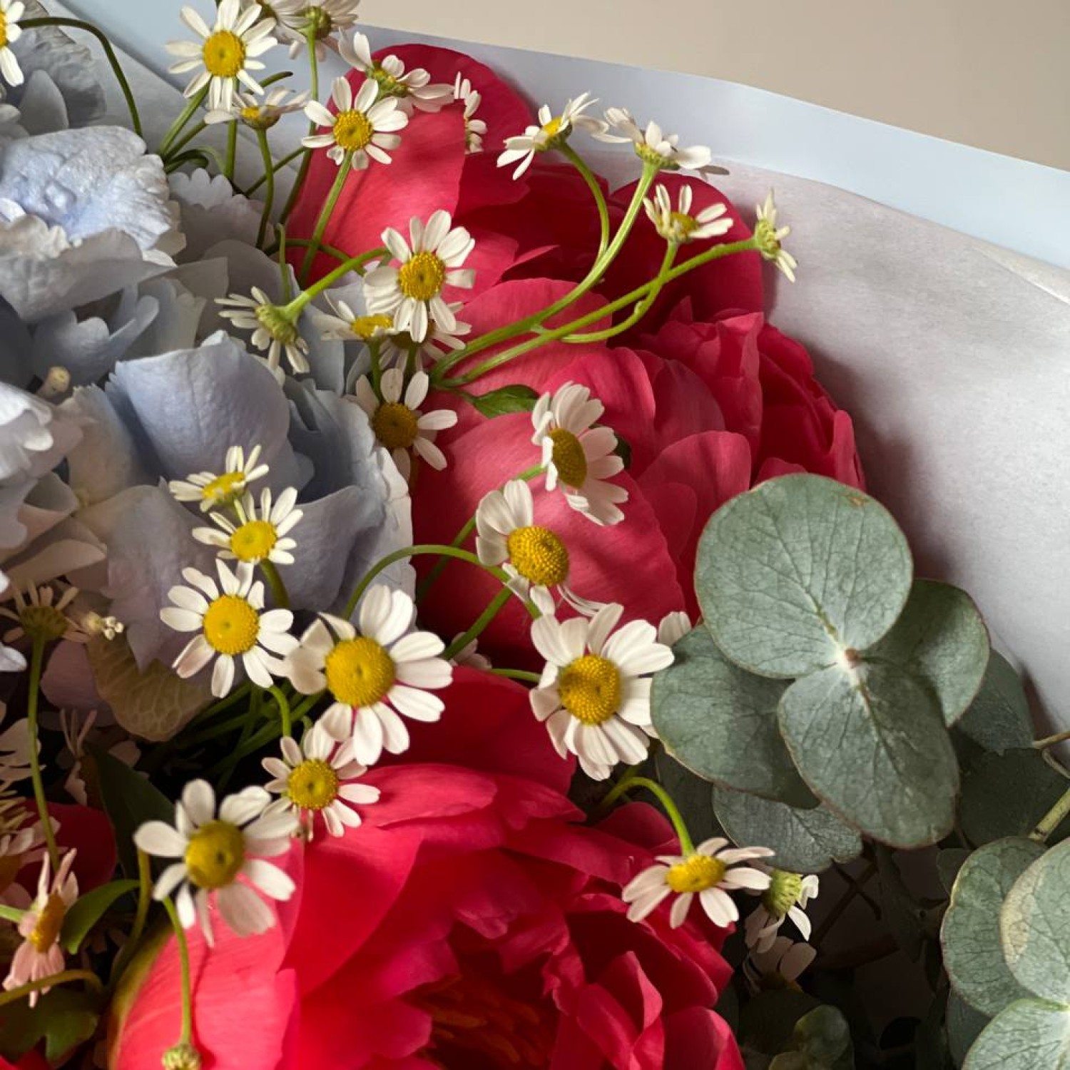 Авторский букет с Гортензией и пионами