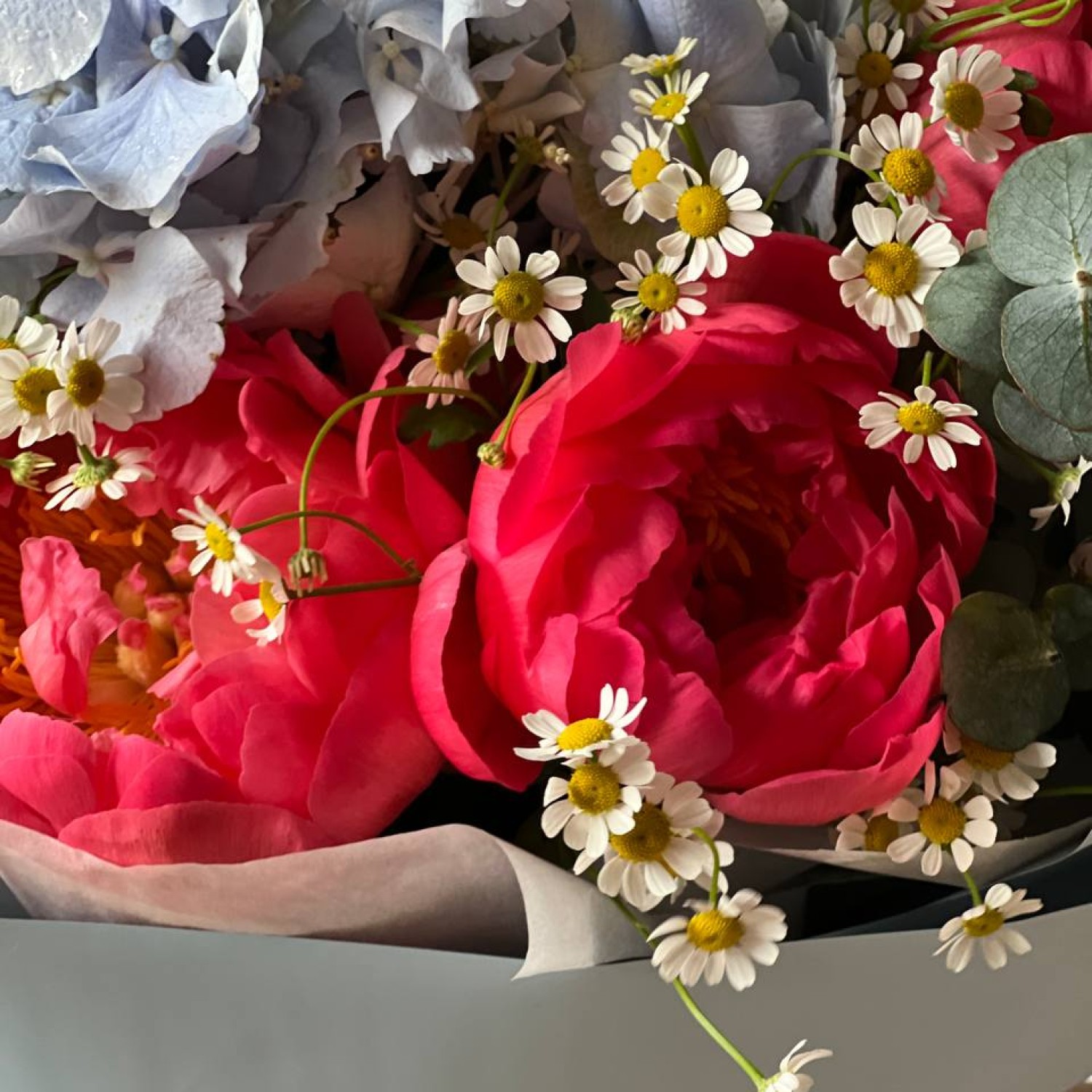 Авторский букет с Гортензией и пионами