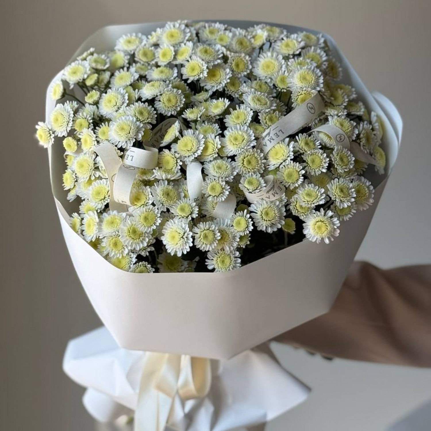 Нежный букет из кустовых хризантем 265