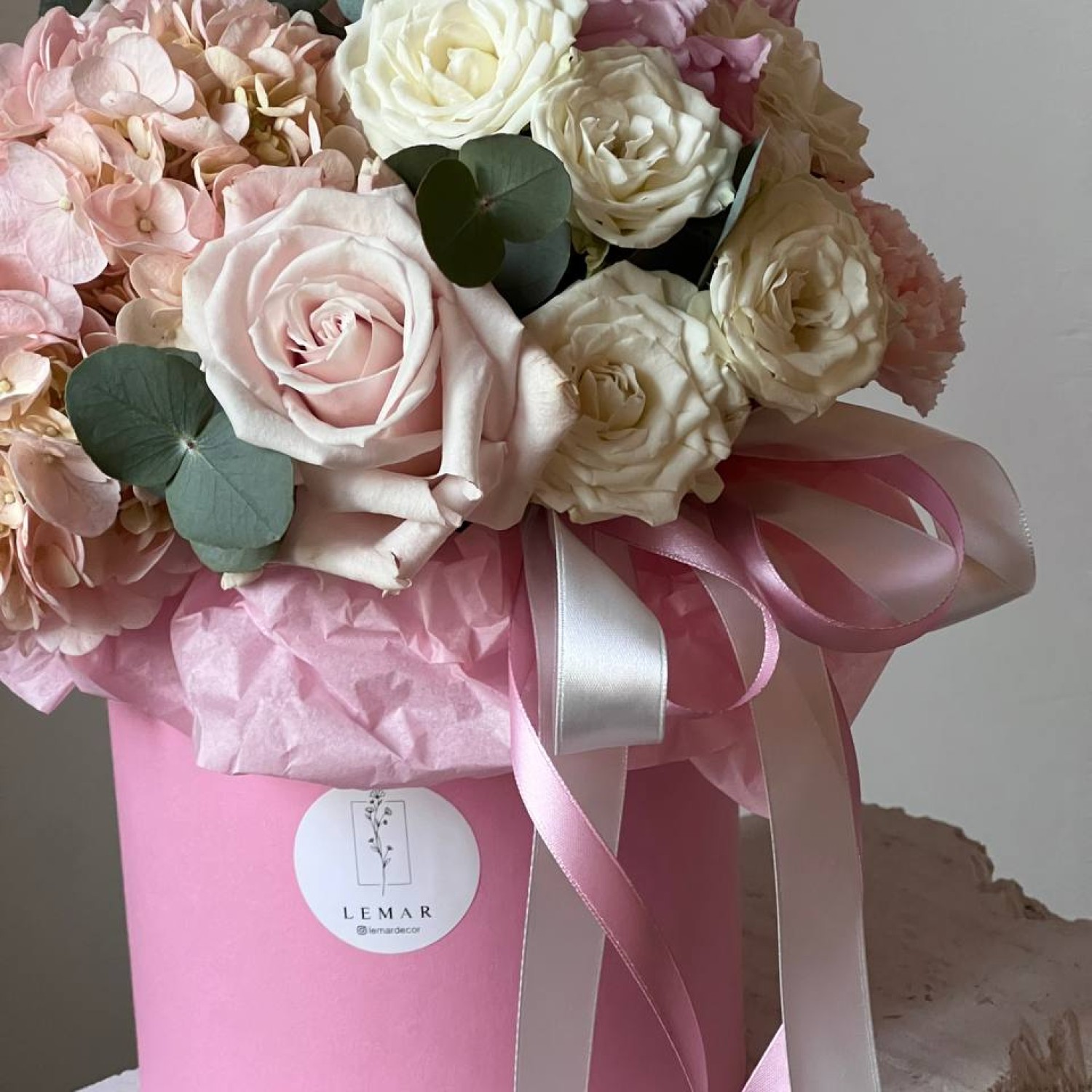 Композиция в коробке с гортензией