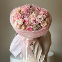 Авторский букет в нежной гамме с кустовыми и пионовидными розами 022 Авторский букет в нежной гамме с кустовыми и пионовидными розами 022
