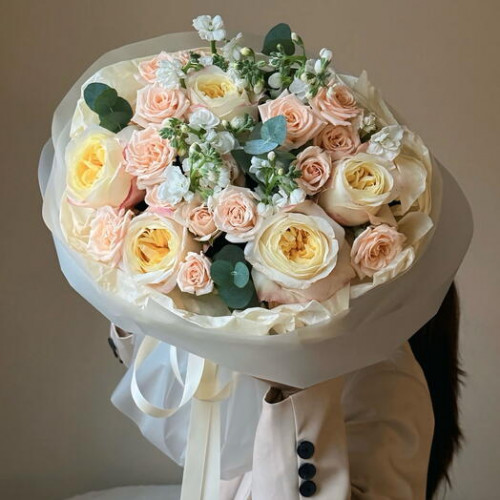 Авторский букет нежный с пионовидными розами 156