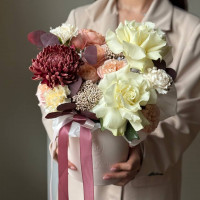 Композиция с хризантемой Бигуди и французскими розами 031