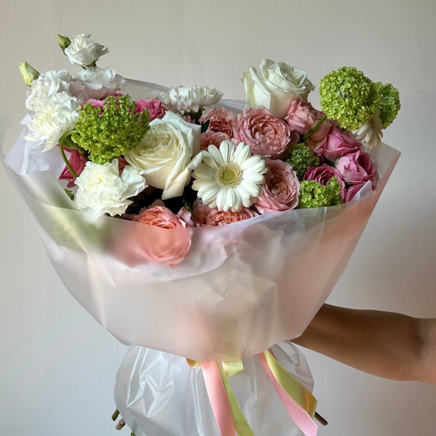 Авторский воздушный букет в нежных оттенках с Джульеттой