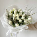 Нежнейший букет из белых тюльпанов и генисты