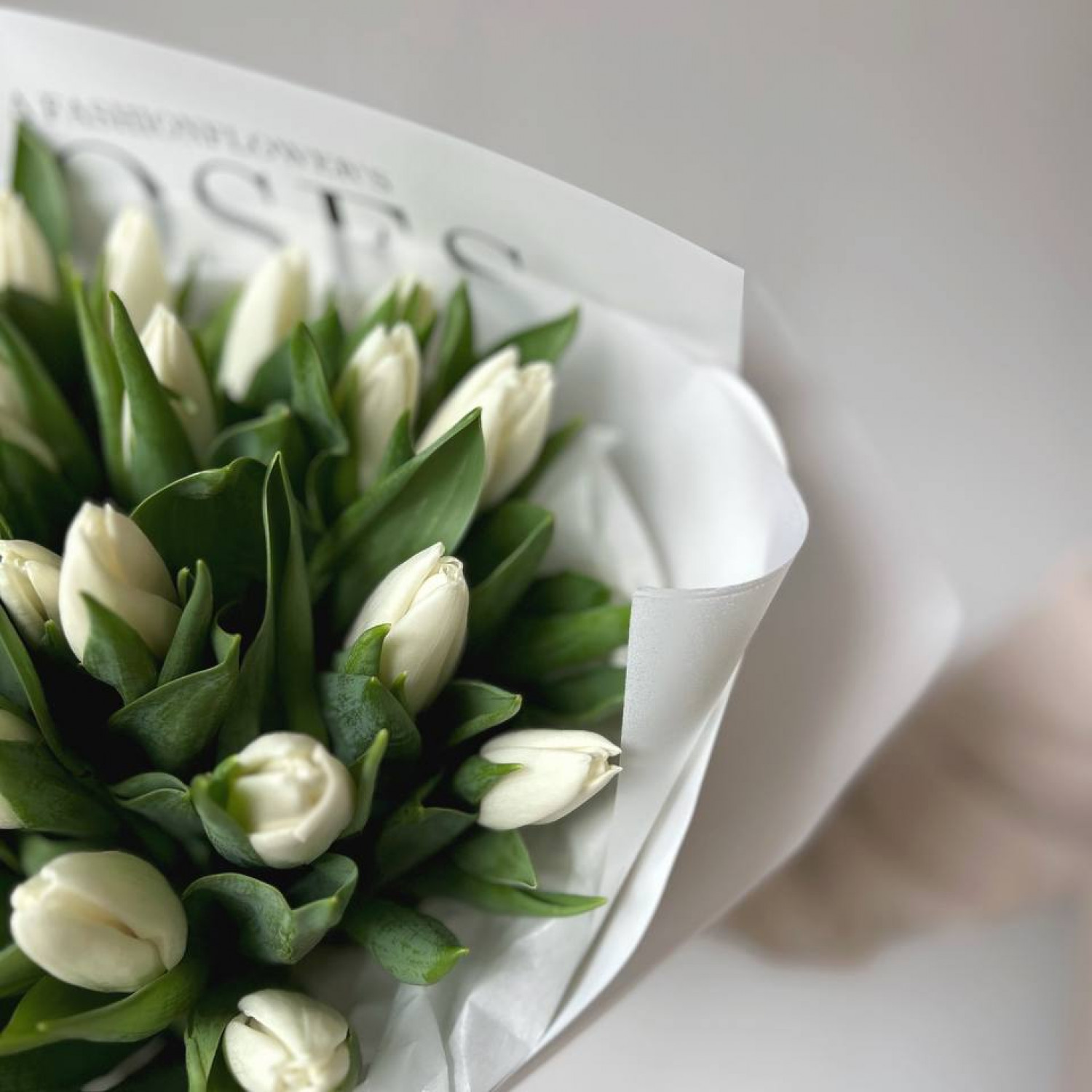 Монобукет из 25 белых тюльпанов №28