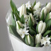 Весенний букет из белых тюльпанов и нарциссов №30