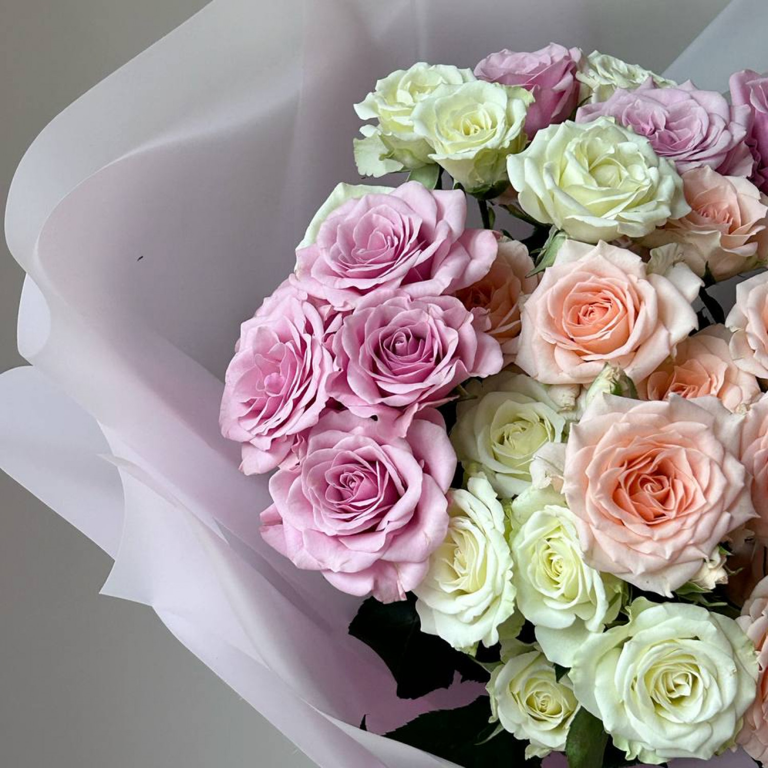 Монобукет из 9 кустовых нежных роз микс №26