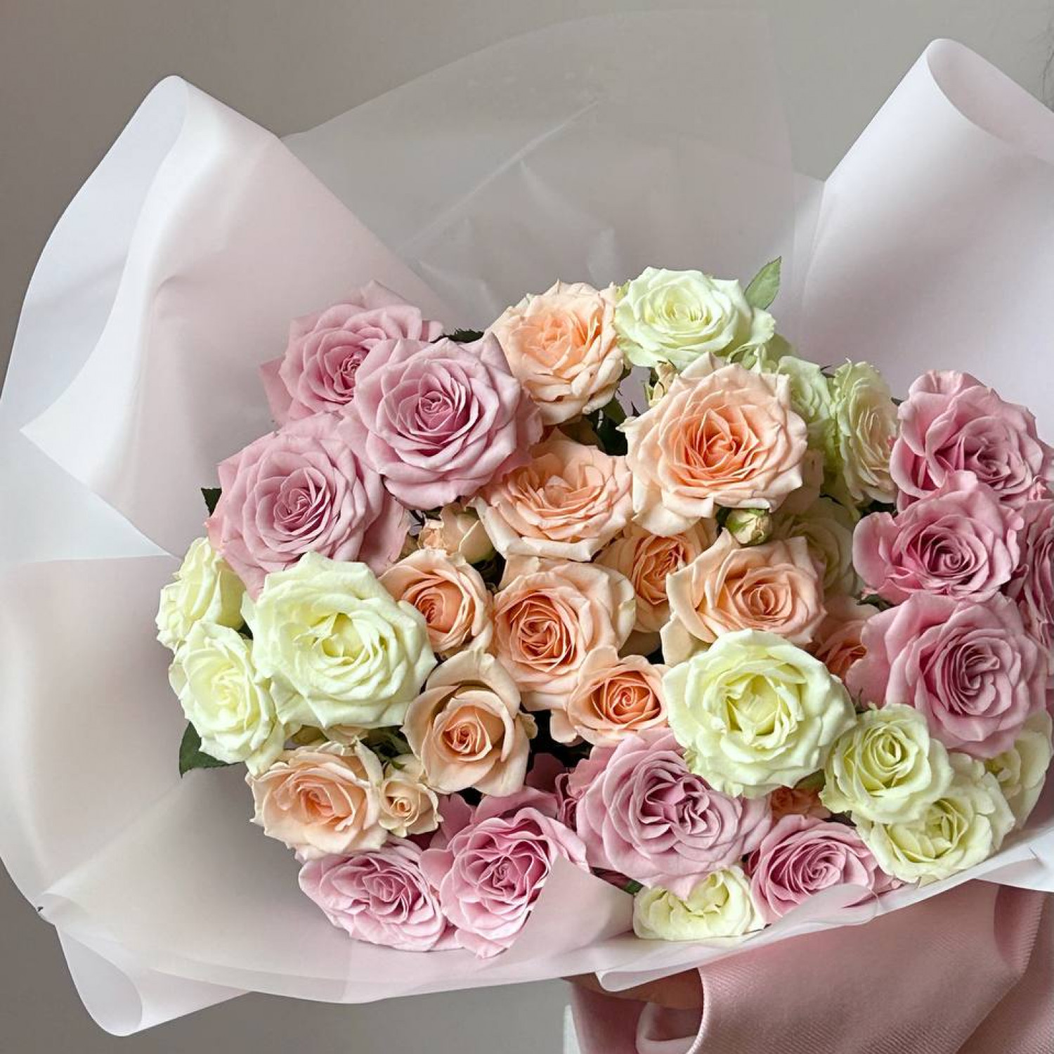 Монобукет из 9 кустовых нежных роз микс №26